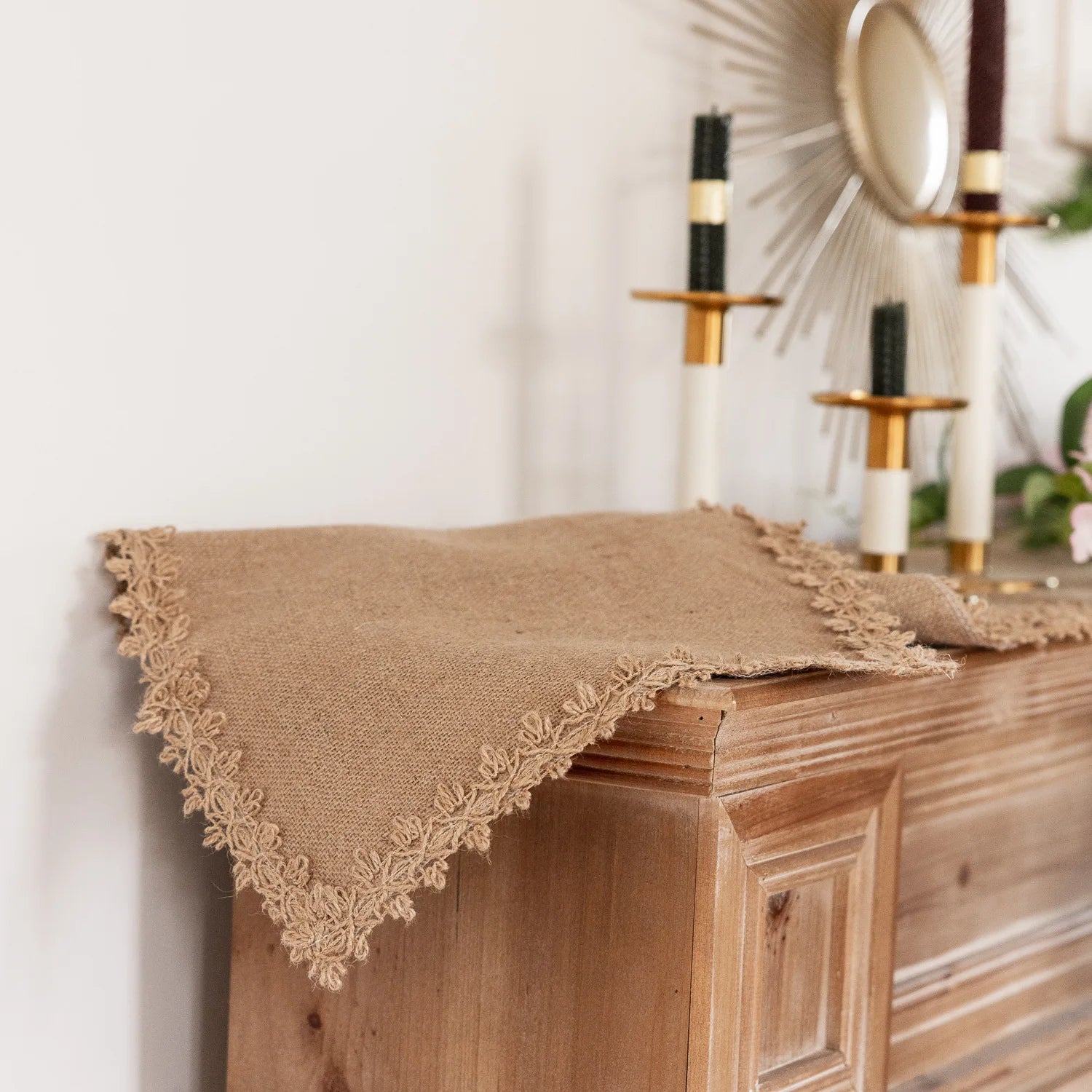 Kestrel Jute Lace Table Runner