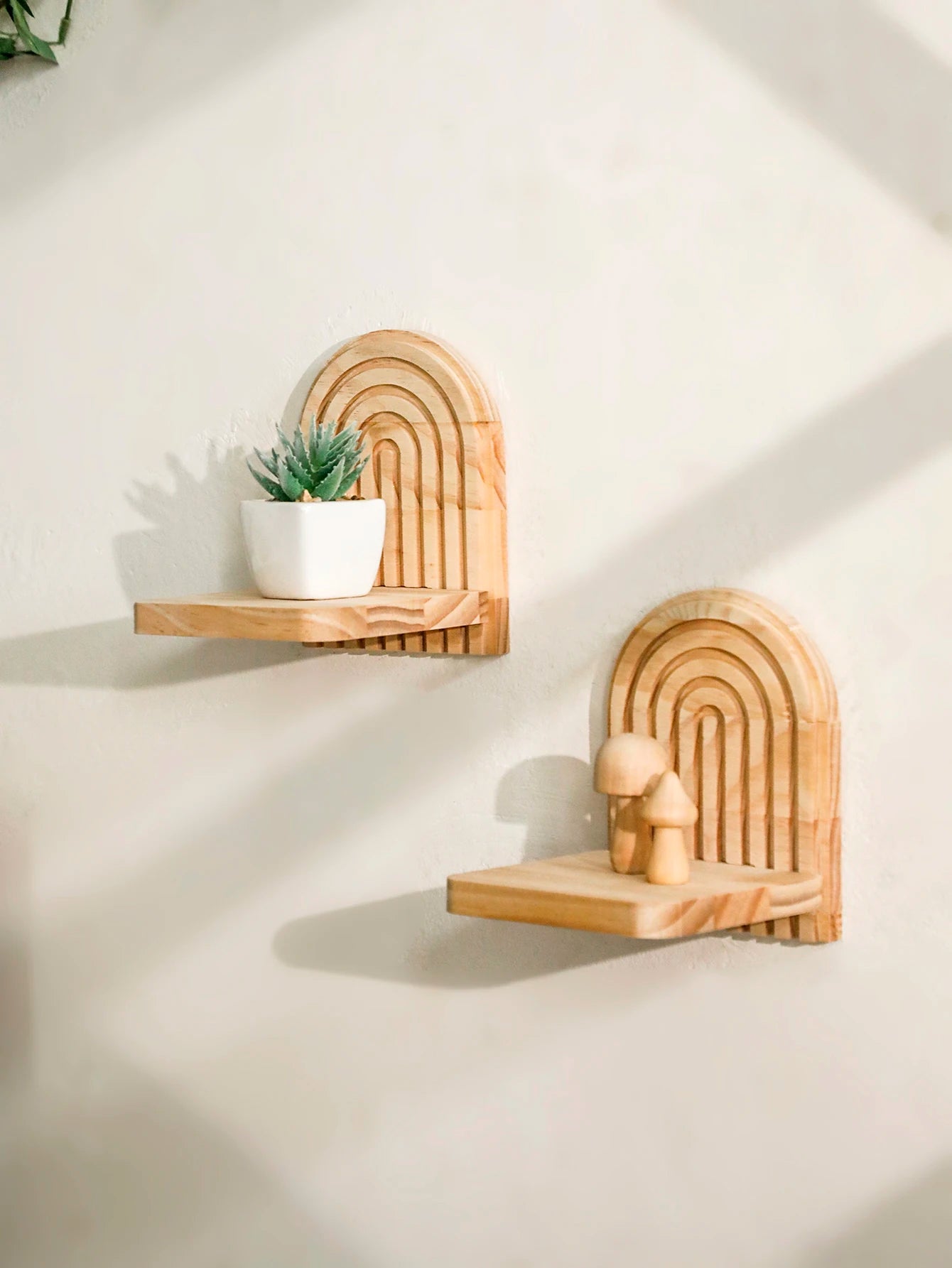Arched Wooden Wall-Mounted Display Shelf