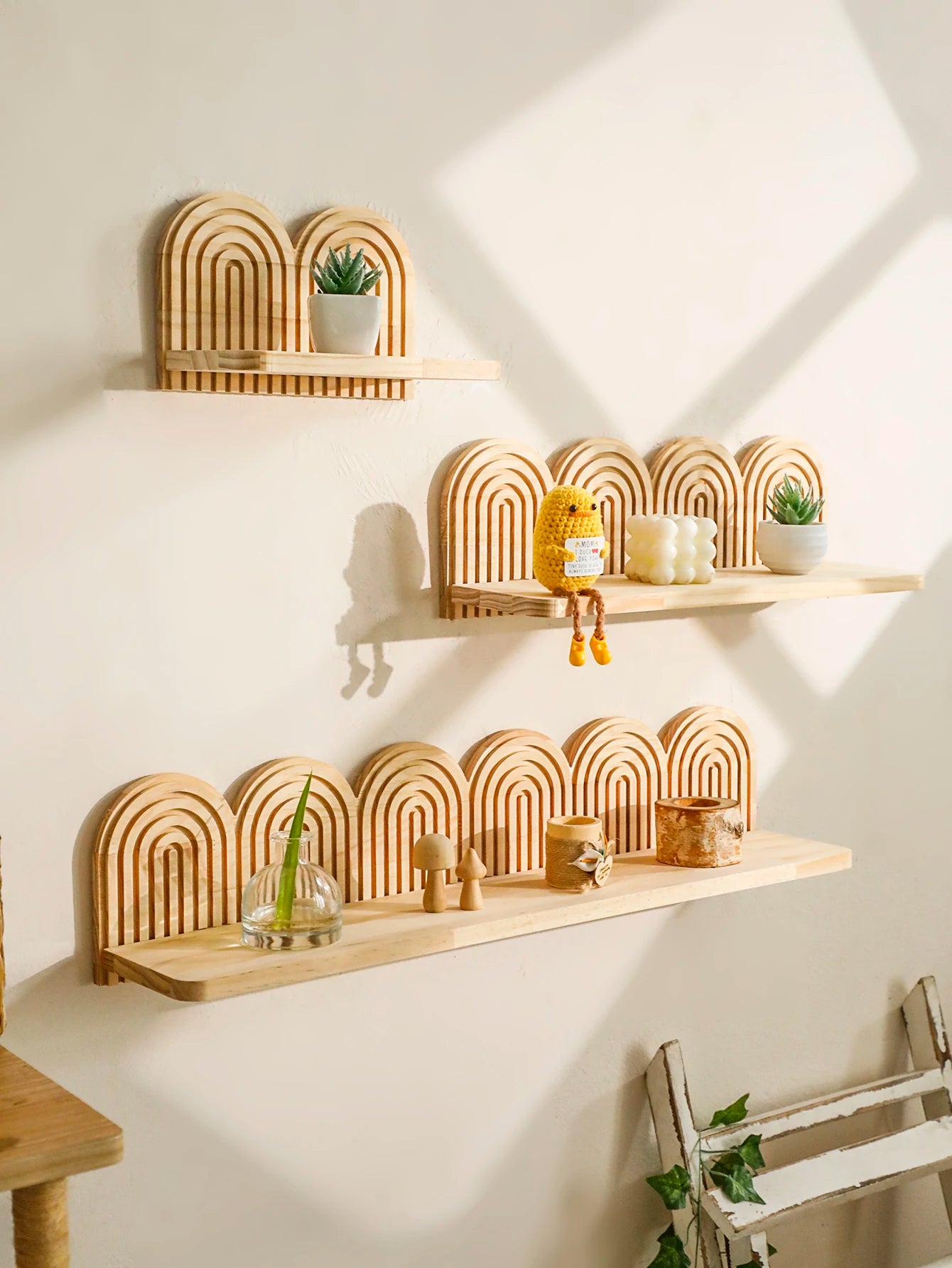 Arched Wooden Wall-Mounted Display Shelf