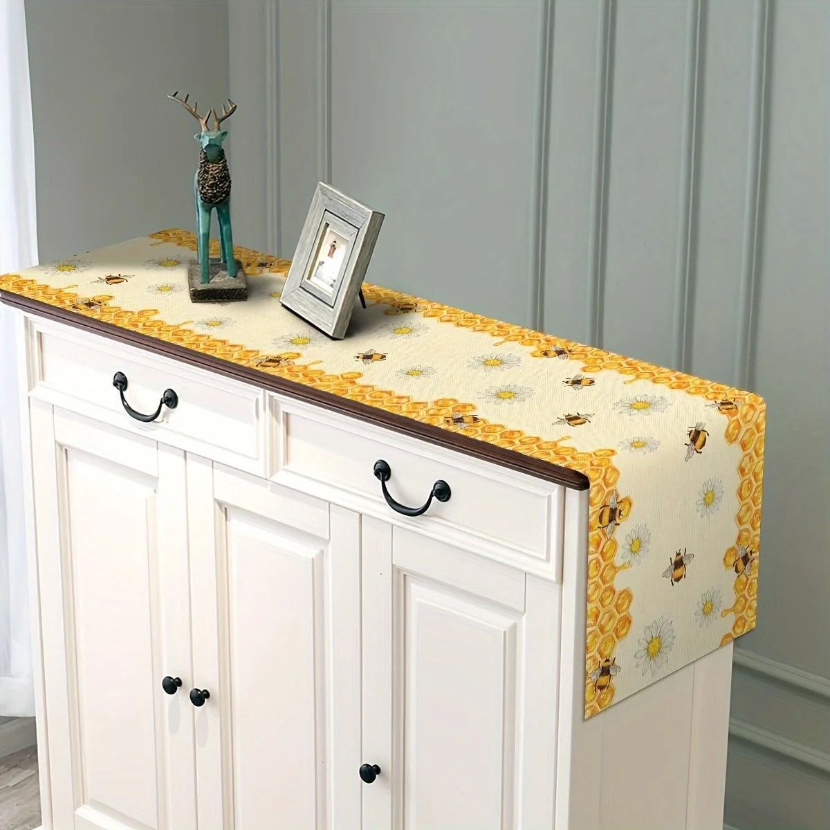 Meadowbrook Bee & Daisy Linen Table Runner